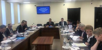 Законопроекты о социальной поддержке одобрили члены комитета по здравоохранению и социальной защите